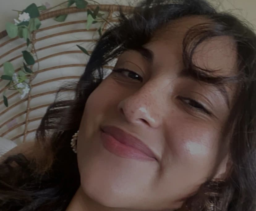 Maria (20), $300, No pets, Non-smoker, and No children