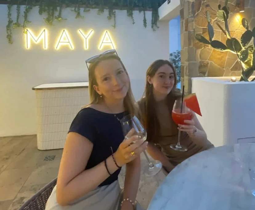 Eilidh (24) and Cléa (23), $500, 