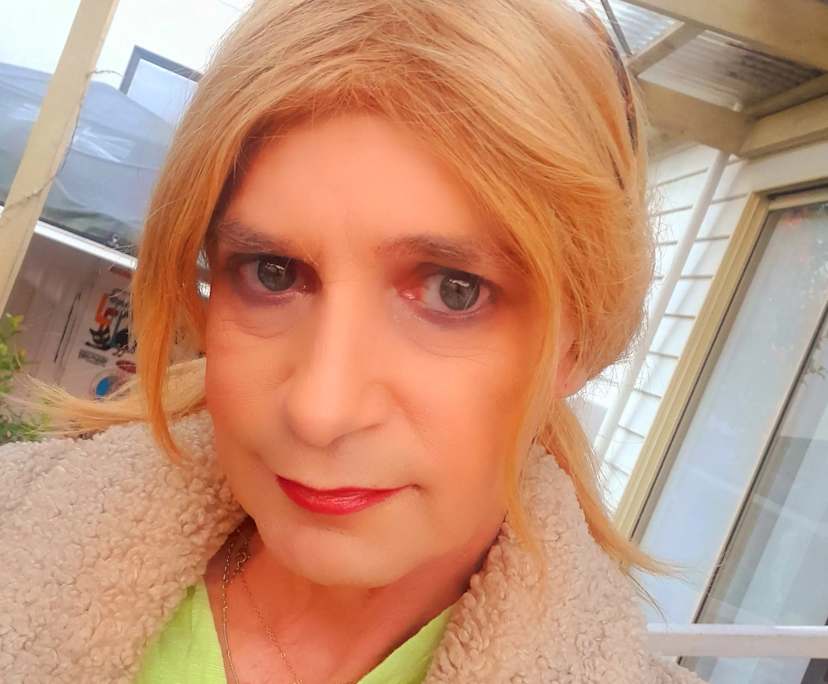 Alison (56), $300, LGBTQIA+, Have pets, Smoker, and No children