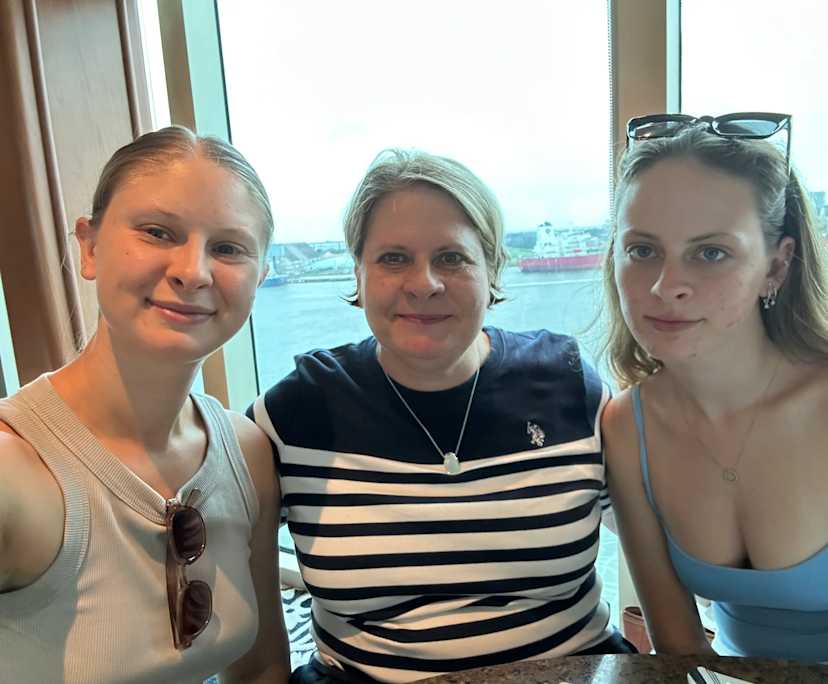 Issy (27), $200, Have pets, Non-smoker, and No children