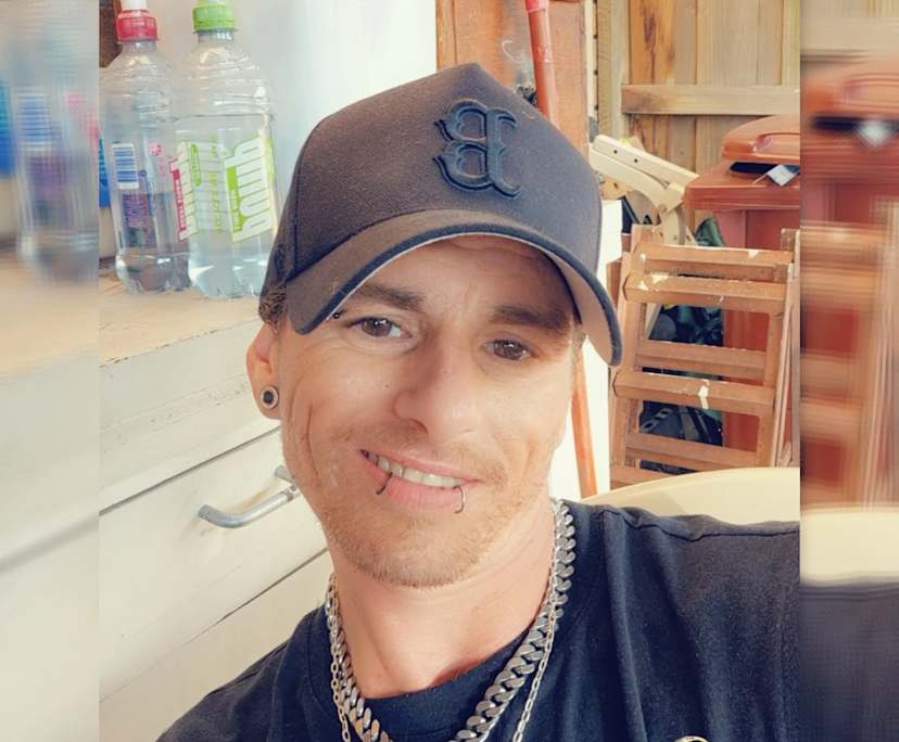 Stewart (33), $250, Smoker, No pets, and No children