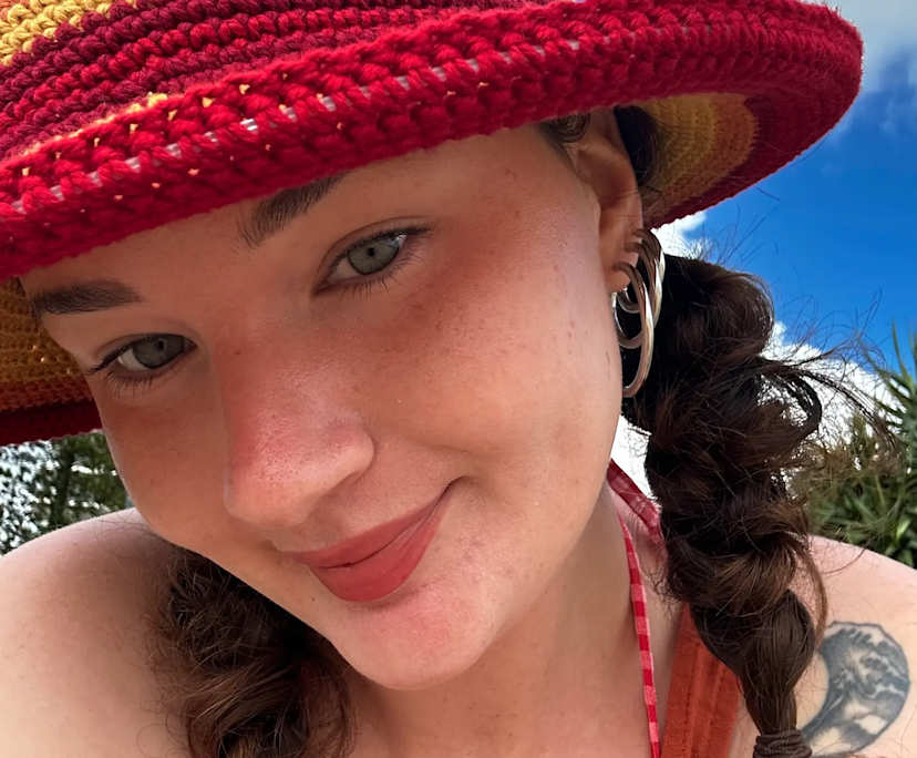 Amy (25), $250, LGBTQIA+, Non-smoker, No pets, and No children