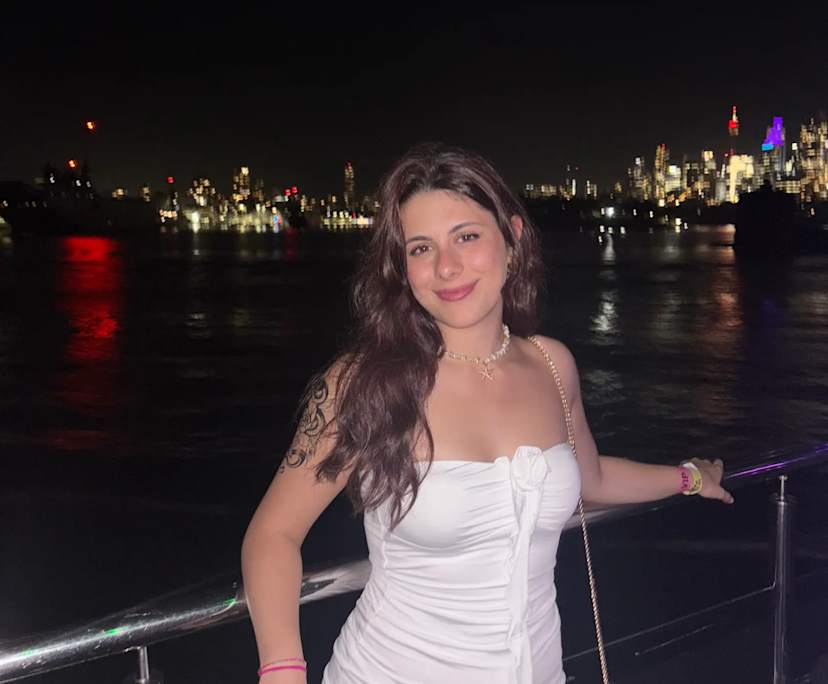 Martina (22), $350, Non-smoker, No pets, and No children