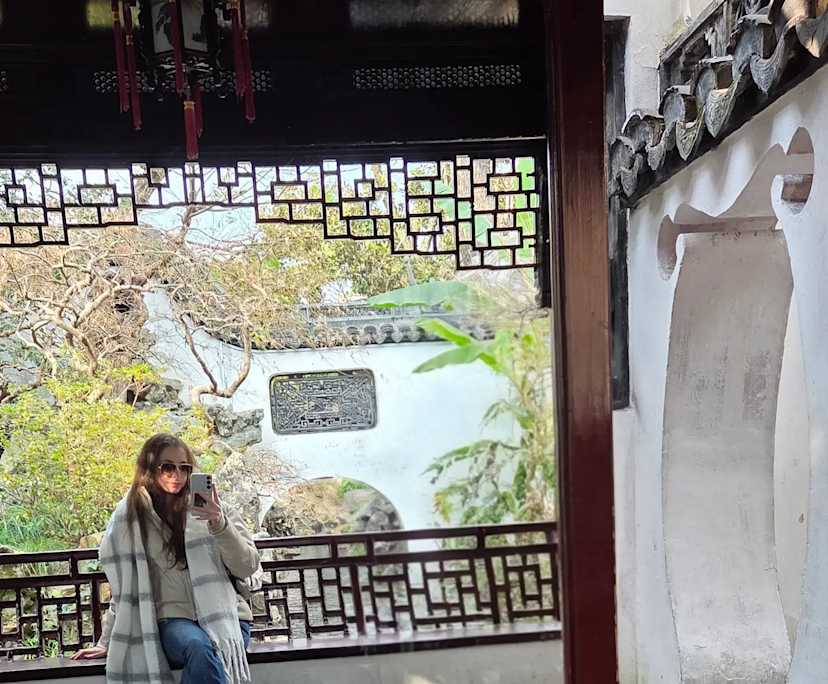 Stefania (34), $400, No pets, Non-smoker, and No children