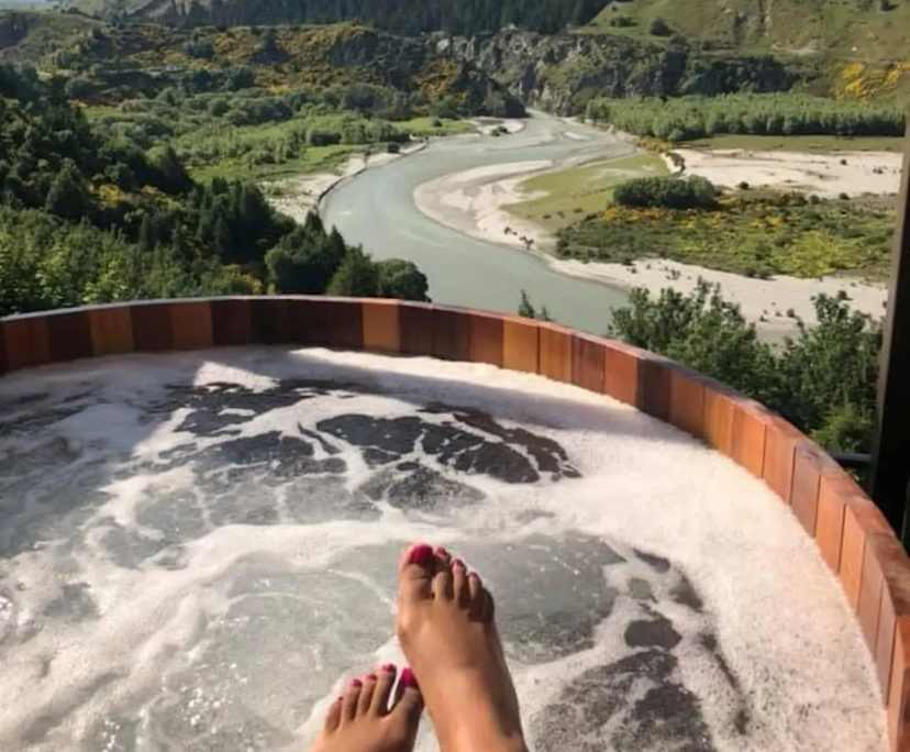 Caroline (39), $350, 