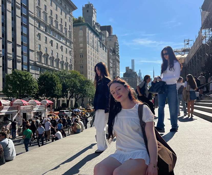 Gabby (25), $350, Non-smoker, No pets, and No children