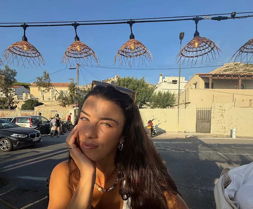 Tiana (31), $500, Non-smoker, Have pets, and No children