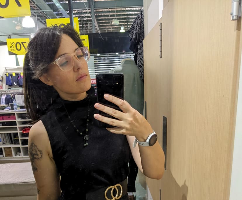 Liz (40), $300, Non-smoker, Have pets, and No children