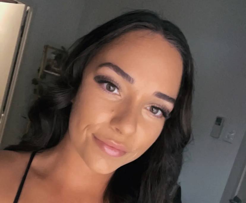Monique (23), $350, Non-smoker, Have pets, and No children