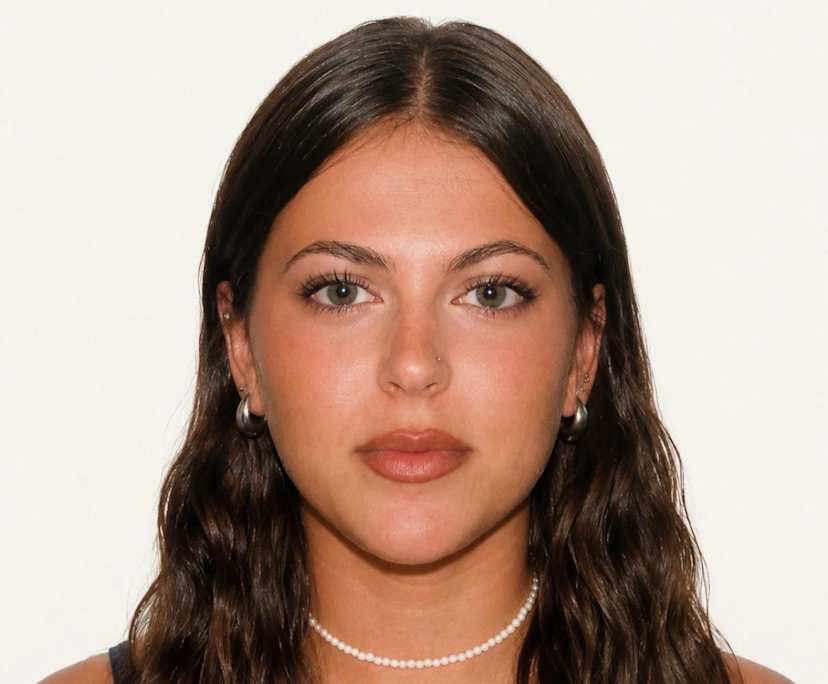 Andrea (22), $300, Have pets, Smoker, and No children