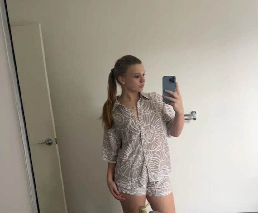 Alyssa (18), $279, Non-smoker, Have pets, and No children