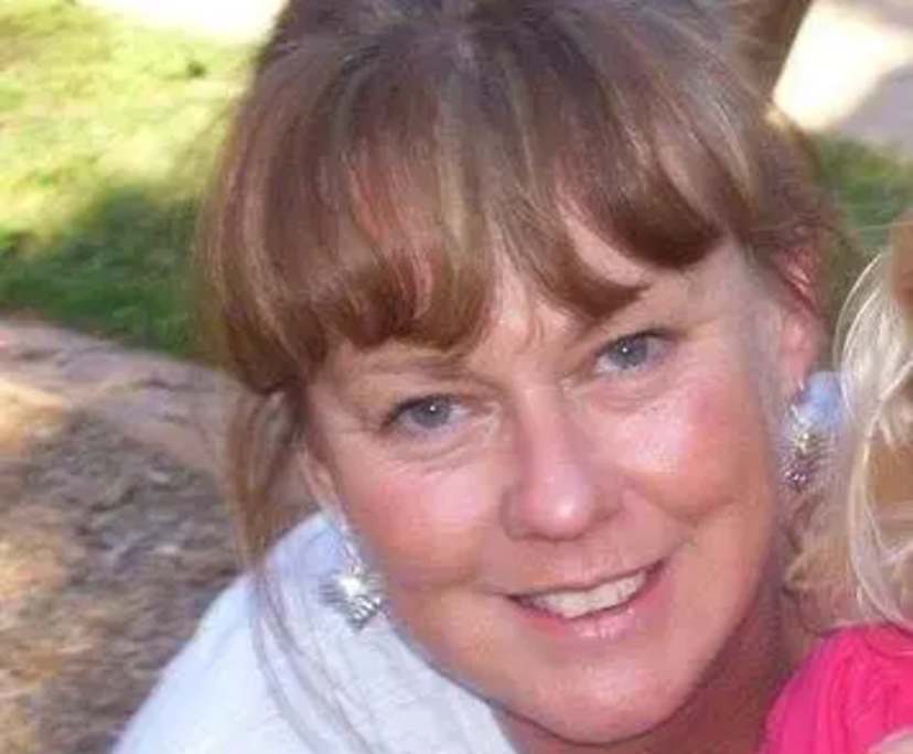 Jennifer Lawrence (62), $400, Non-smoker, Have pets, and No children