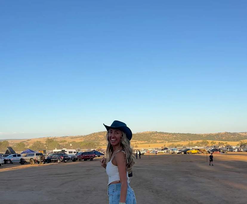 Amy (31), $350, Non-smoker, No pets, and No children