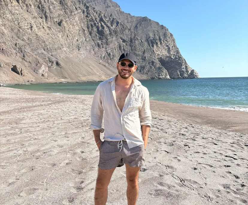 Cesar (31), $350, LGBTQIA+, Non-smoker, Have pets, and No children