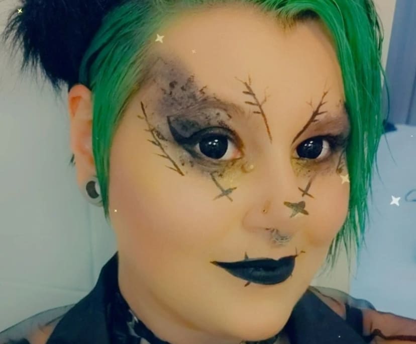 Riley (37), $350, Have pets, Smoker, No children, and LGBTQIA+