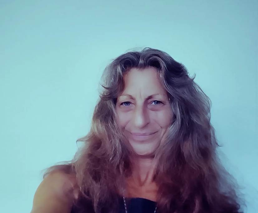 Samantha (54), $300, Smoker, No pets, and No children