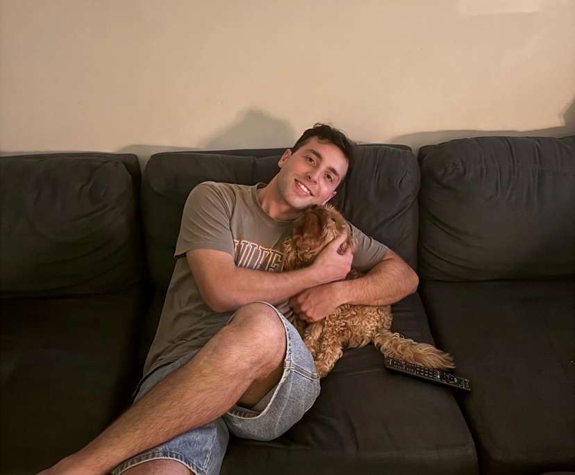 Matias (26), $350, Non-smoker, Have pets, and No children