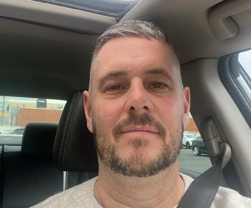 Stefan (46), $240, Non-smoker, Have children, and No pets