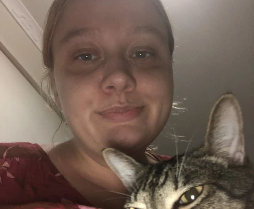 Kira (33), $450, LGBTQIA+, Non-smoker, Have pets, and No children