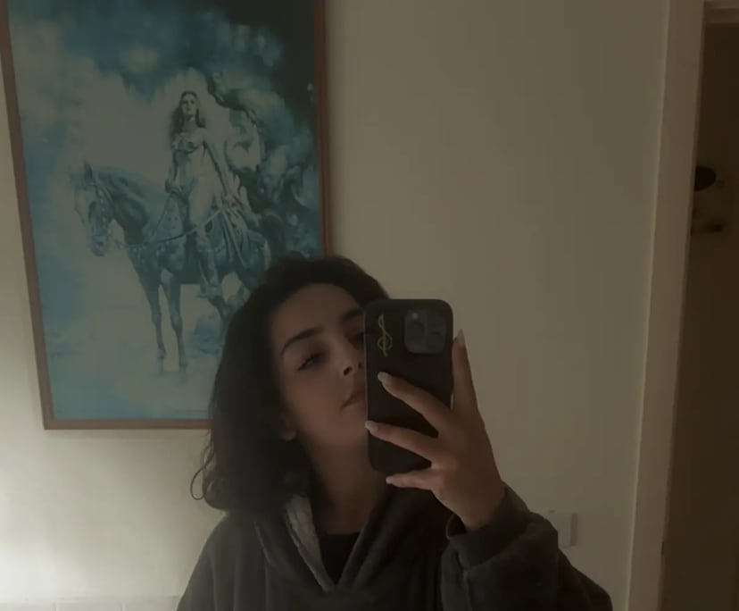 Stephanie (27), $200, Non-smoker, Have pets, and No children