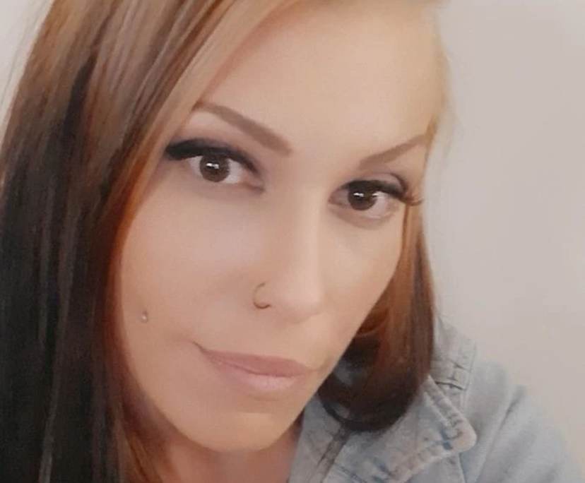 Nicole (38), $350, Have pets, Have children, and Non-smoker