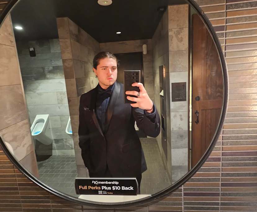 Deakin (19), $275, Non-smoker, No pets, and No children