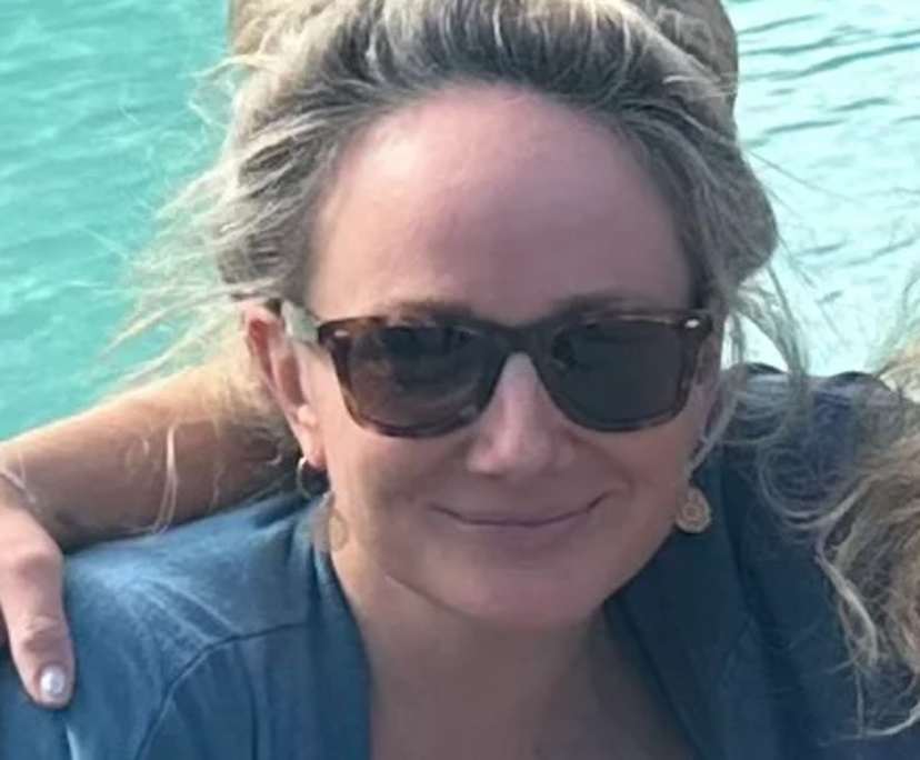 Emma (43), $300, Non-smoker, No pets, and No children
