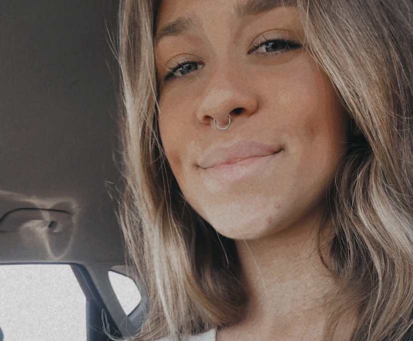 Mariah (26), $400, Non-smoker, Have children, and No pets