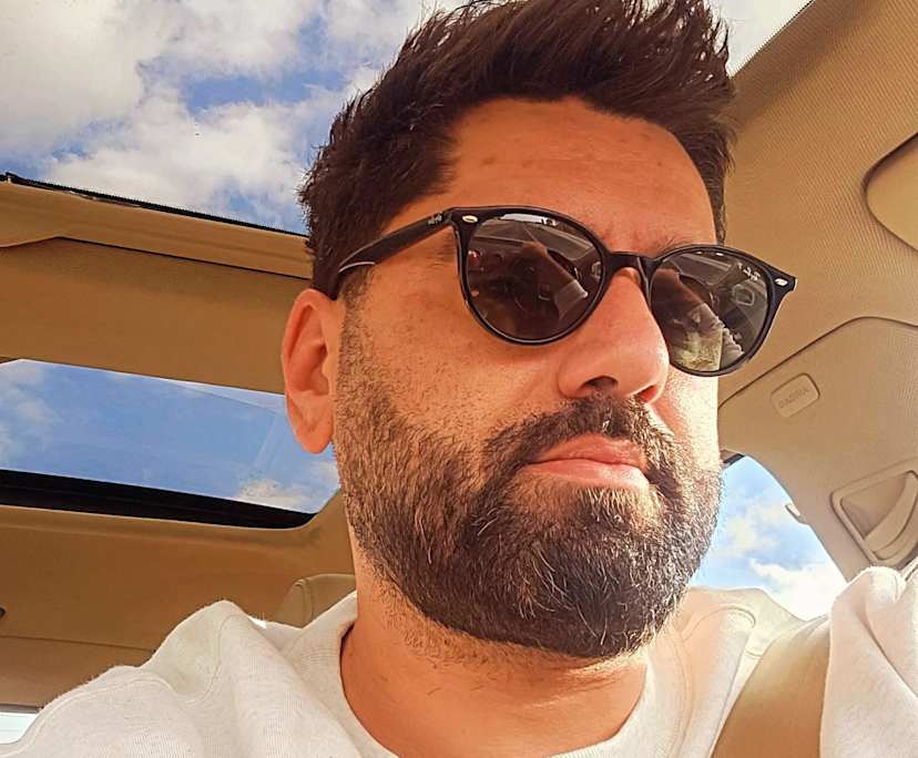 Beni (39), $300, Non-smoker, Have children, and No pets
