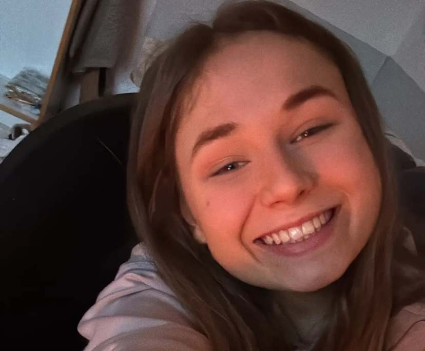Nina (22), $250, Non-smoker, No pets, and No children