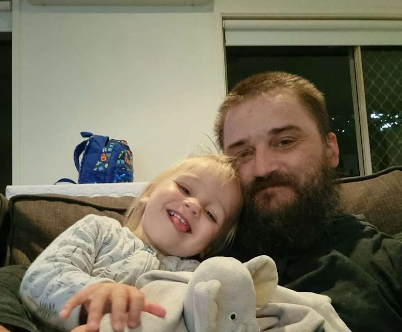 Mathew (39), $250, Non-smoker, Have children, and No pets