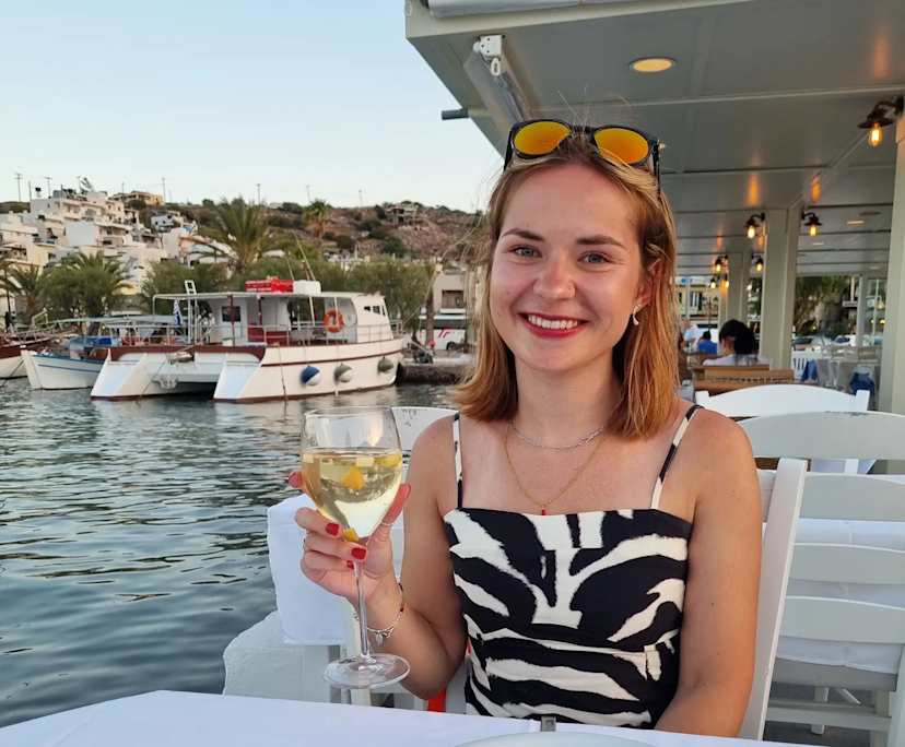 Imogen (25), $470, No pets, Non-smoker, and No children