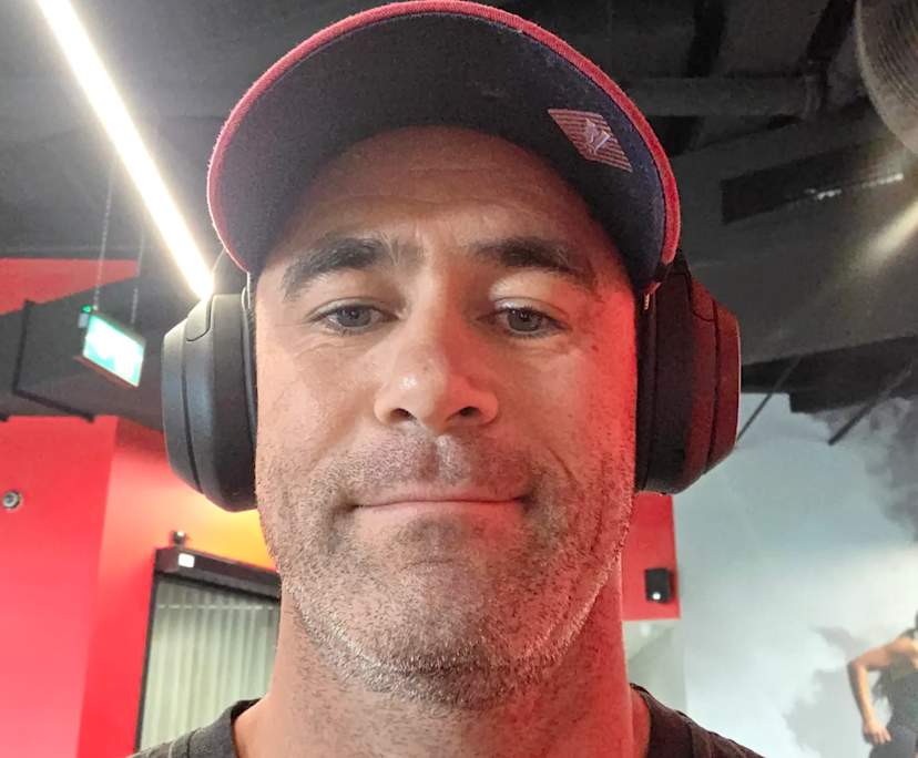 Joseph (42), $400, Non-smoker, Have children, and No pets