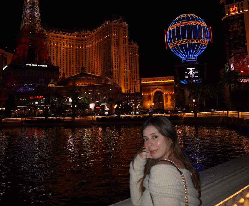Valentina (27), $300, Non-smoker, Have pets, and Have children