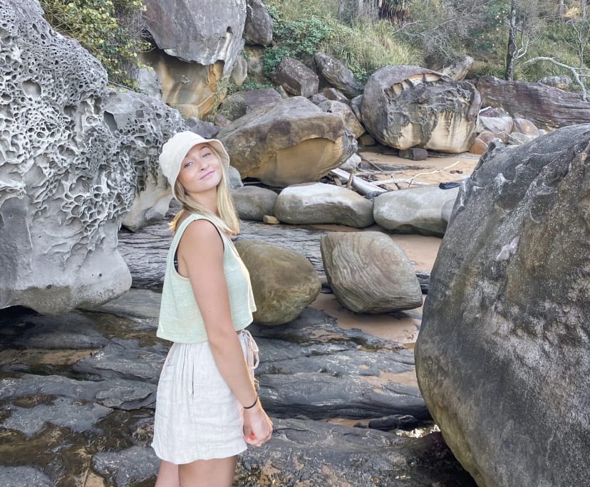 Kasey (32), $350, Non-smoker, No pets, and No children