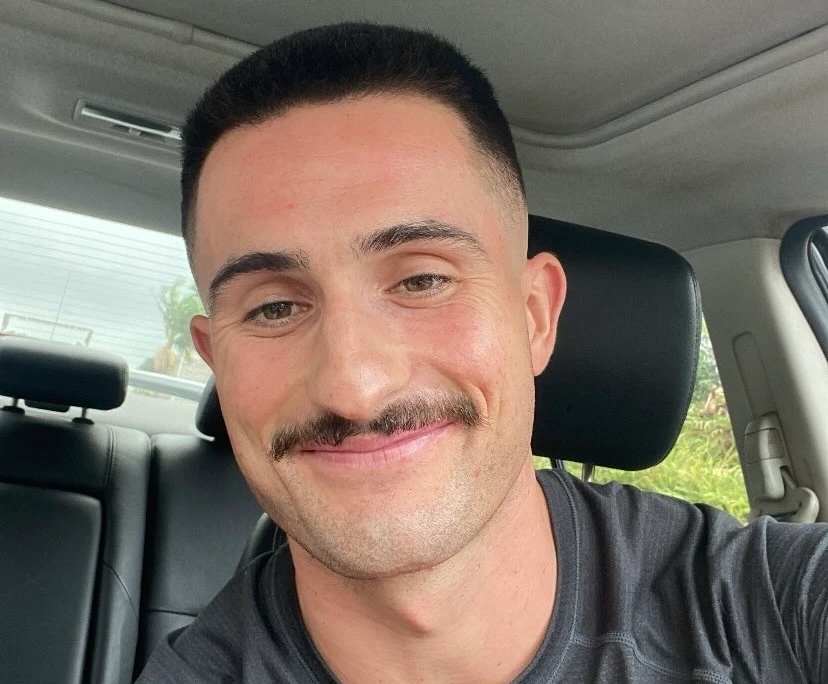 Alex (27), $300, No pets, Non-smoker, and No children