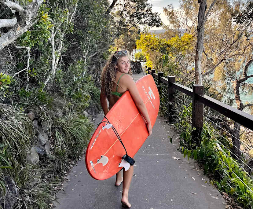 Chloé (22) and Marie (29), $360, Non-smoker, No pets, and No children