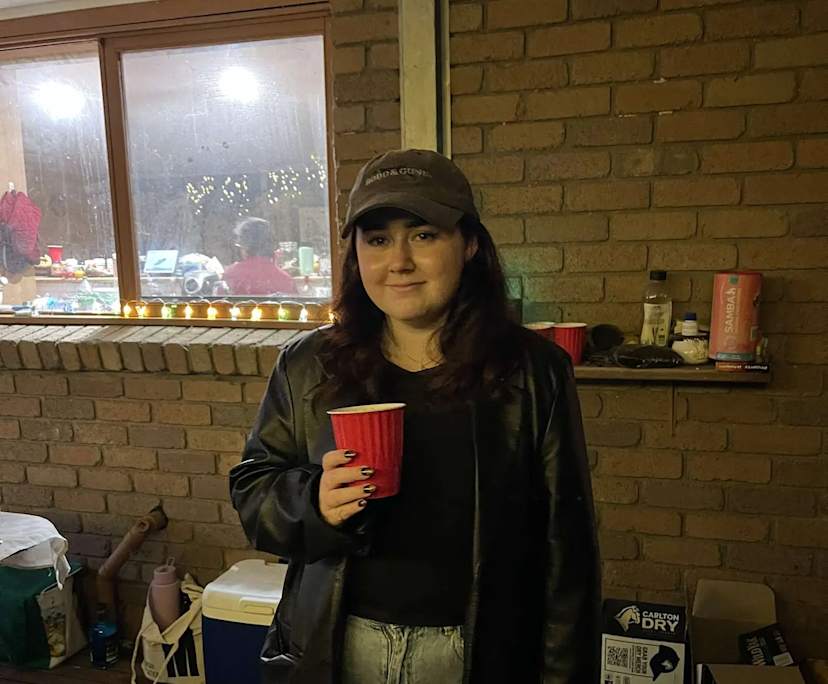 Emma (23), $400, LGBTQIA+, Have pets, Smoker, and No children