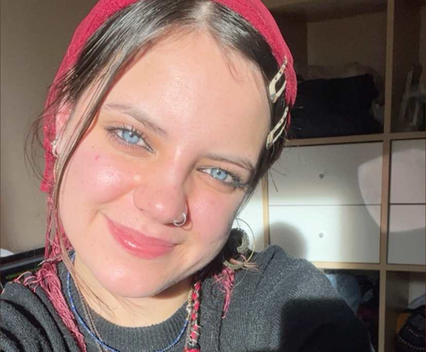 Lahna (22), $220, 