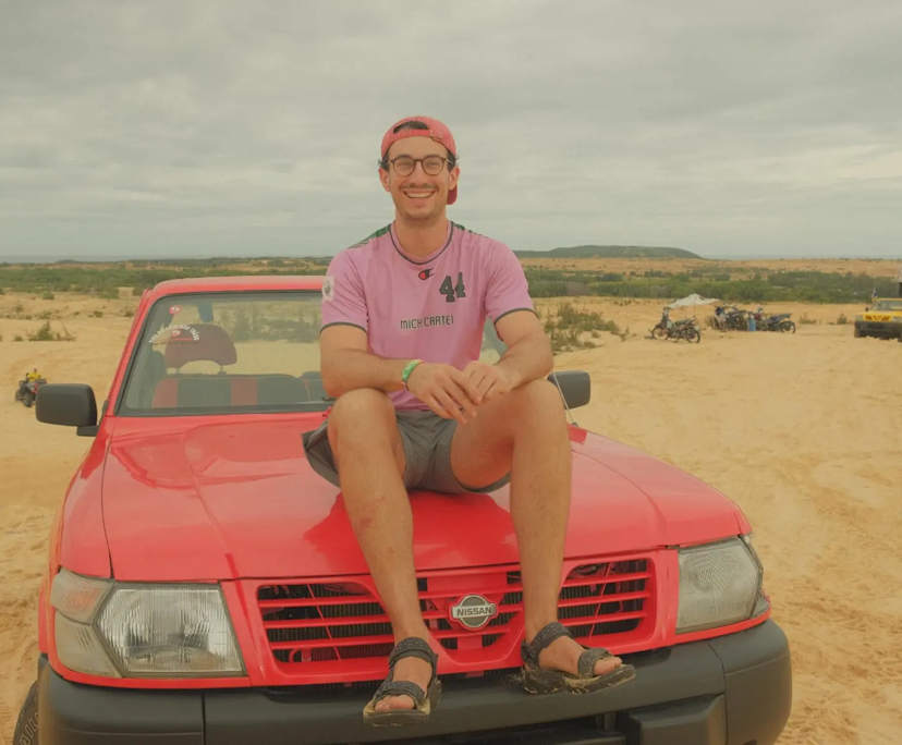 Fabio (26), $400, Non-smoker, No pets, and No children