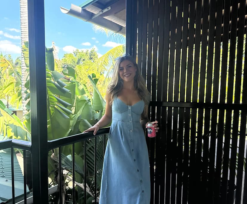 Summer (30), $320, No pets, Non-smoker, and No children