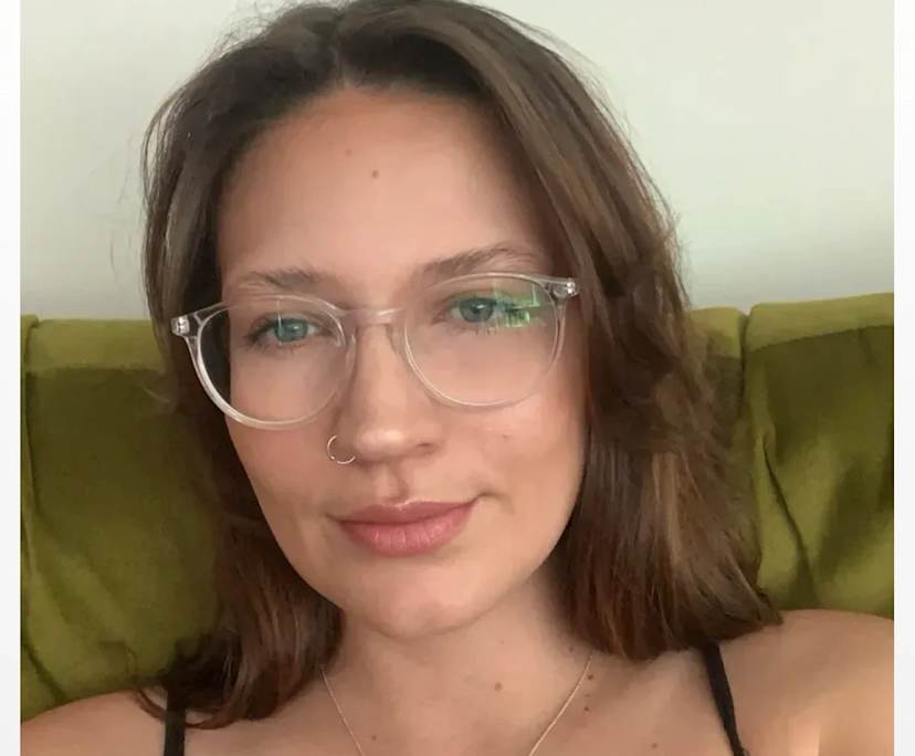 Abi (26), $500, Non-smoker, No pets, and No children