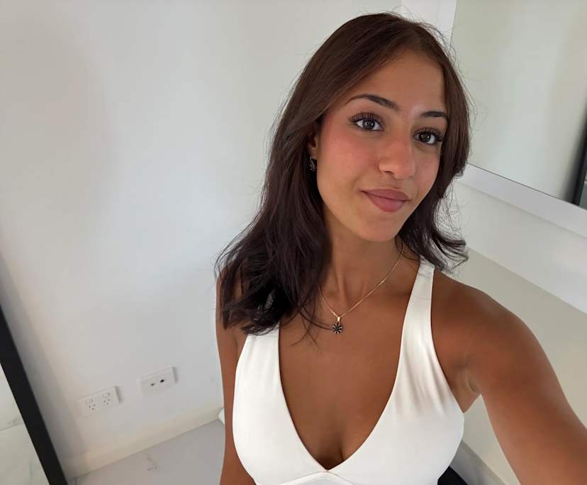 Imane (22), $270, Non-smoker, No pets, and No children