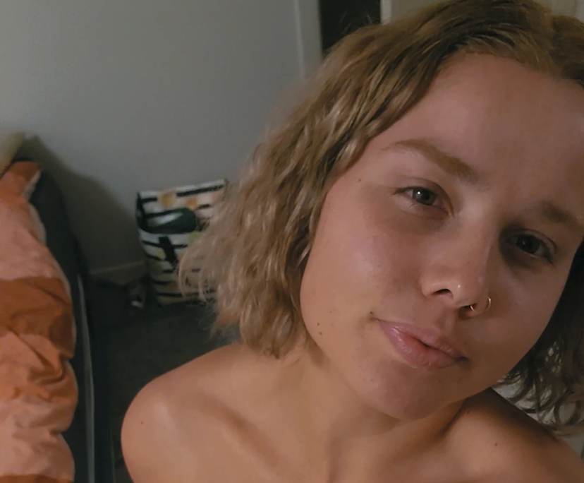 Ebony (27), $260, Non-smoker, No pets, and No children