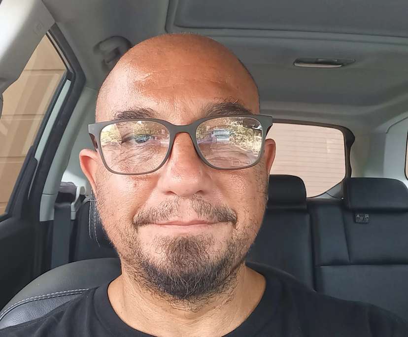 Nicholas Diaz (50), $500, Non-smoker, Have children, and No pets