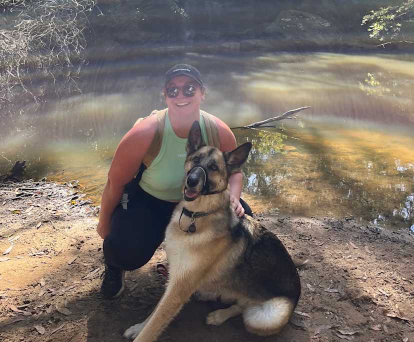 Jessica (32), $300, Non-smoker, Have pets, and No children