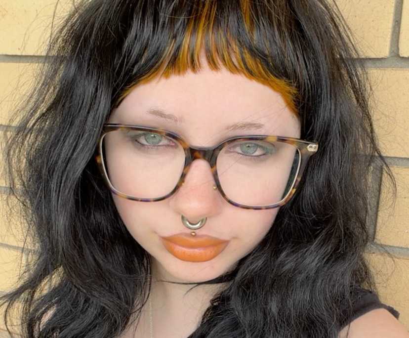Kira (24), $280, LGBTQIA+, Non-smoker, Have pets, and No children