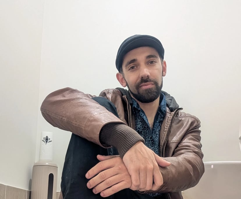 Nick (34), $400, Non-smoker, No pets, and No children