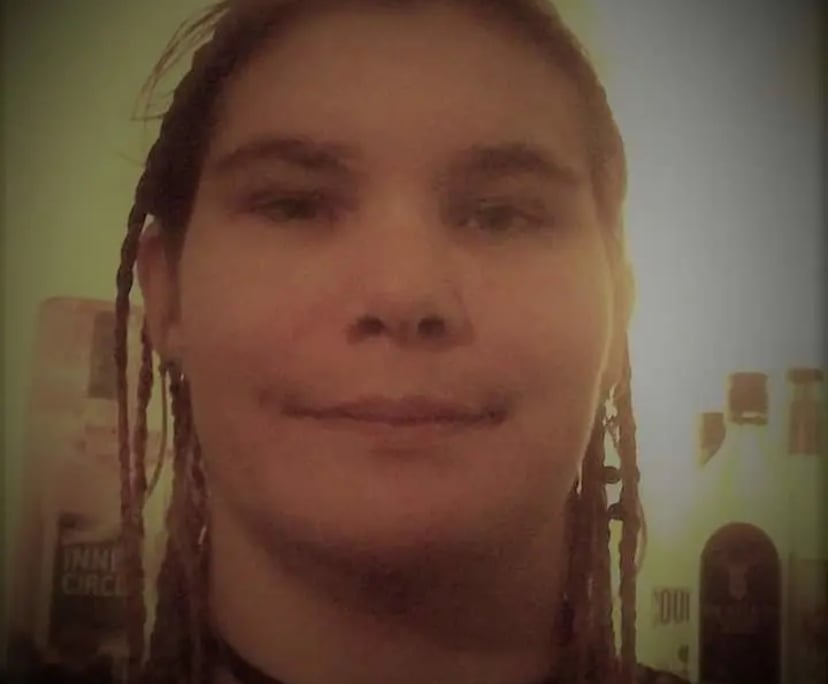 Kylie (40), $350, Have children, Smoker, and No pets