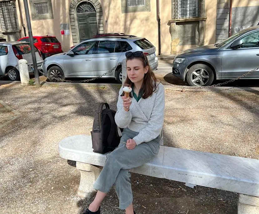 Isabelle (29), $550, Non-smoker, No pets, and No children